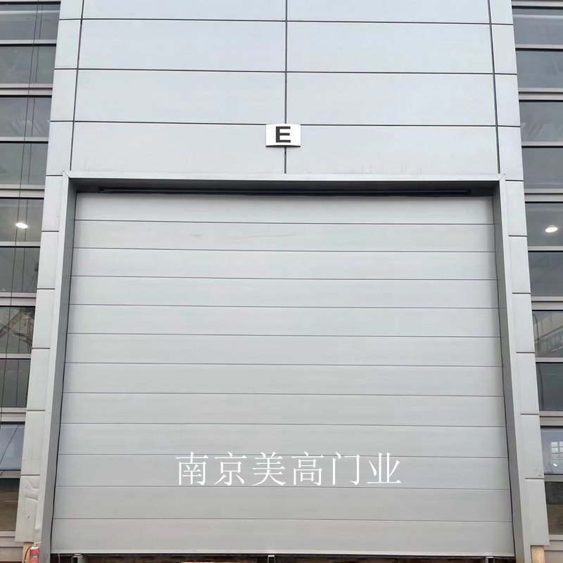 工厂用的提升门可以做镜面版型吗？