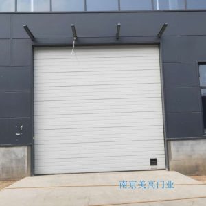 江苏英科医疗安装的提升门缩略图