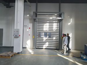 常州埃斯杰贝安装的隔音硬质快速门：保护您的工作环境和生产效率缩略图