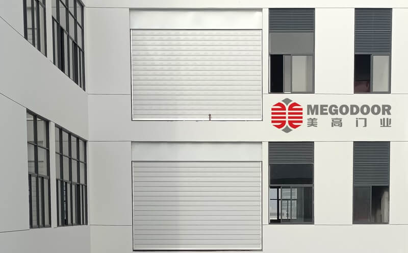 为什么设备吊装口要选择提升门,而不是卷帘门?插图1 为什么设备吊装口要选择提升门,而不是卷帘门?插图1