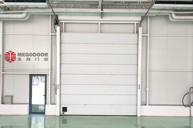 涂装车间为什么选择工业不锈钢提升门？缩略图