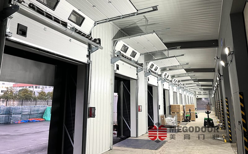 Dock提升门：高效物流与工业装卸的关键门户插图2