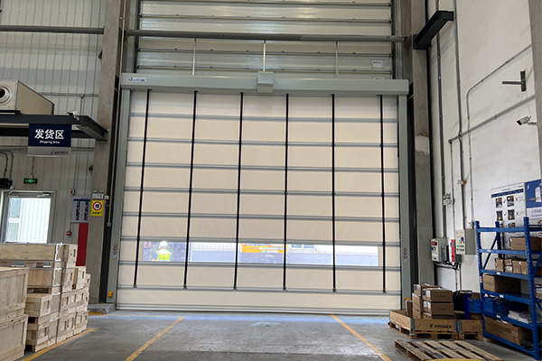 工厂提升门同侧可以安装快速卷帘门吗？缩略图