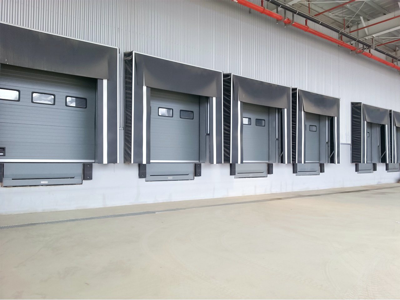 Dock提升门：高效物流与工业装卸的关键门户插图5