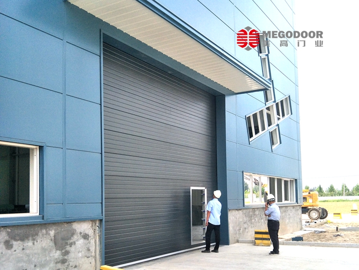 为什么企业选购电动提升门会指定美高门业？缩略图