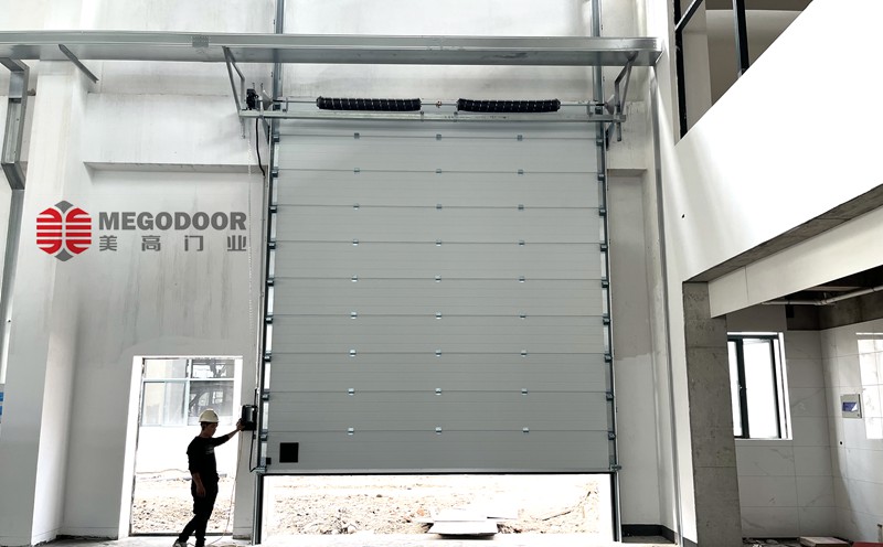 机械厂房用大型提升门，提高工业厂房通行效率与安全性插图