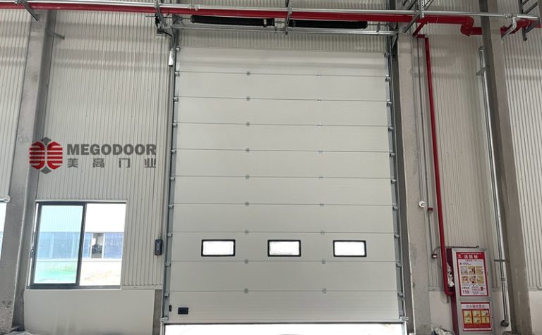 机械厂房用大型提升门，提高工业厂房通行效率与安全性缩略图